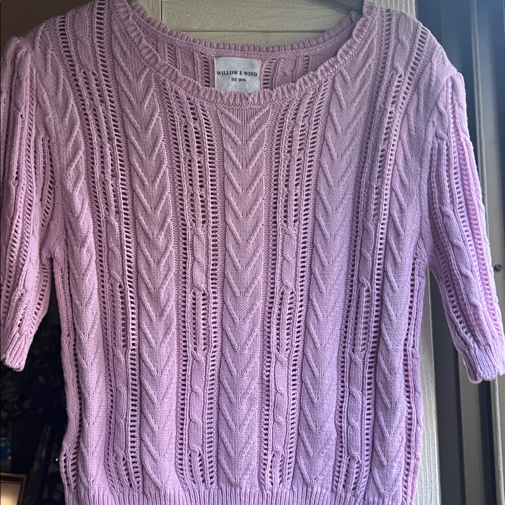 Willow and Wind Textured  Knit Short Sleeve Sweater with Scallop details M